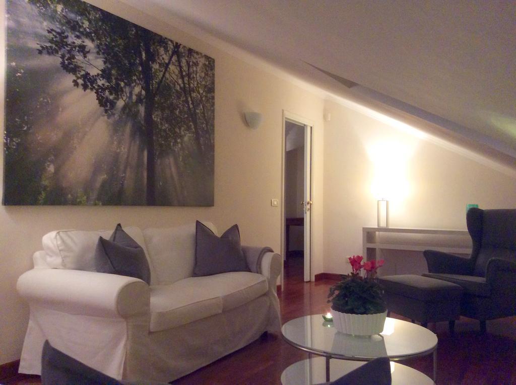 Apartment La Mansarda 阿尔巴 客房 照片