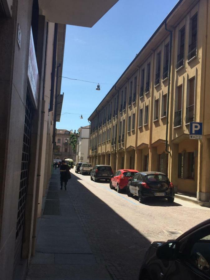 Apartment La Mansarda 阿尔巴 外观 照片